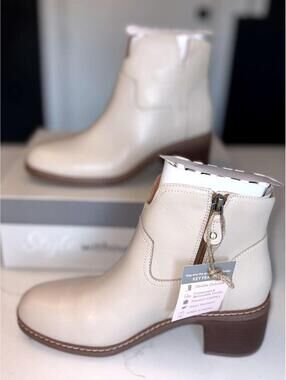 NWT Woman's -Jambu- Wanda Bootie, Size 9M